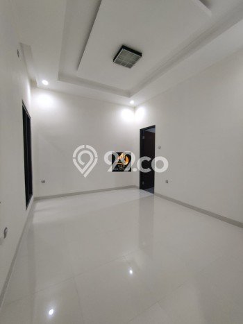 Rumah Elit LB 270m2 Siap Huni Desain Elegan di Pondok Kelapa, Jakarta Timur Rumah Elit LB 270m2 Siap Huni Desain Elegan di Pondok Kelapa, Jakarta Timur