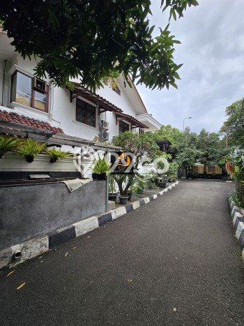Jual Rumah Luas Megah Dengan View Eksklusif di Pulomas, Jakarta Timur Jual Rumah Luas Megah Dengan View Eksklusif di Pulomas, Jakarta Timur