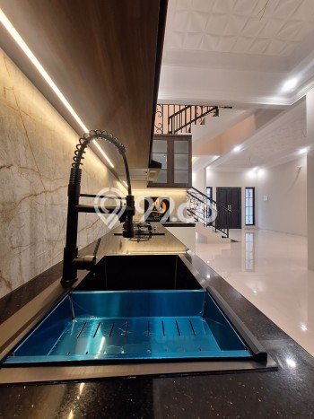Rumah Elit Modern Tanpa Renovasi di Pondok Bambu Jakarta Timur Rumah Elit Modern Tanpa Renovasi di Pondok Bambu Jakarta Timur