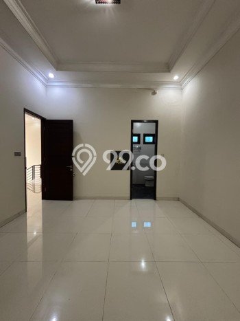 Ready to Use! Luxury House LT 174m2 Desain Modern di Rawamangun Ready to Use! Luxury House LT 174m2 Desain Modern di Rawamangun