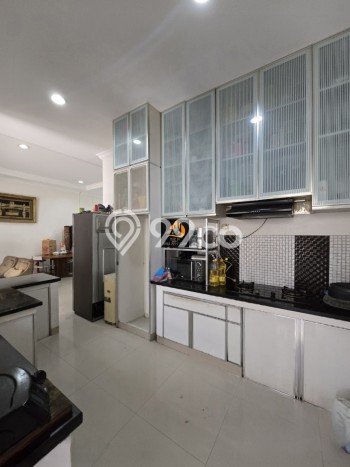 Rumah Mewah LB 180m2 Siap Huni Desain Elegan di Pondok Kelapa, Jakarta Timur Rumah Mewah LB 180m2 Siap Huni Desain Elegan di Pondok Kelapa, Jakarta Timur