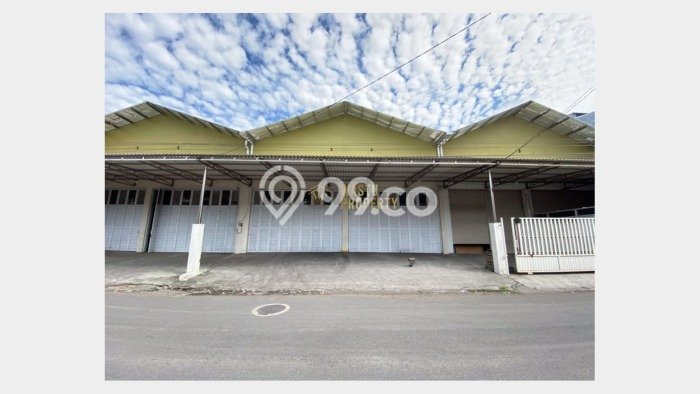 Gudang Usaha Dijual di Sewon Bantul LT 300m2 & LB 300m2 Gudang Usaha Dijual di Sewon Bantul LT 300m2 & LB 300m2