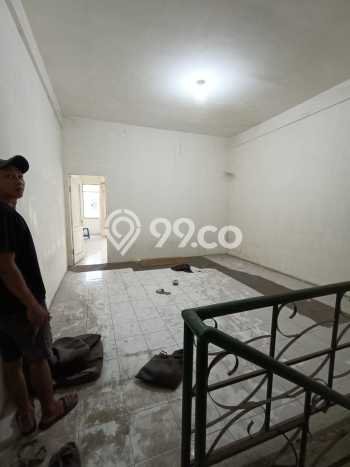 Unit Ruko Dijual di Surabaya LT 67m2 & LB 200m2 Unit Ruko Dijual di Surabaya LT 67m2 & LB 200m2