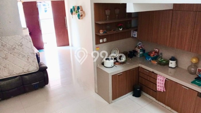 JUAL CEPAT! Rumah Ready Stock Lokasi Premium , Luas 180m2m² Bangunan 110m2m² JUAL CEPAT! Rumah Ready Stock Lokasi Premium , Luas 180m2m² Bangunan 110m2m²