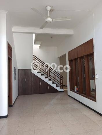Rumah Strategis Minimalis Lb 150m2 di Semampir, Surabaya Rumah Strategis Minimalis Lb 150m2 di Semampir, Surabaya