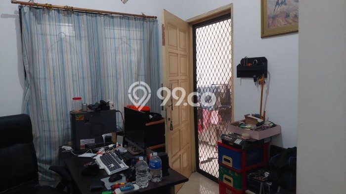 Rumah Menguntungkan di Kenjeran, Dekat Kawasan Komersial, Surabaya - 5 Kamar Tidur Rumah Menguntungkan di Kenjeran, Dekat Kawasan Komersial, Surabaya - 5 Kamar Tidur