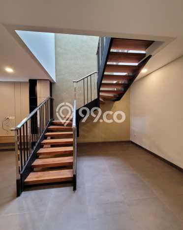 Rumah Elit LB 200m2 Siap Pakai Desain Elegan di Candi Golf, Semarang Rumah Elit LB 200m2 Siap Pakai Desain Elegan di Candi Golf, Semarang