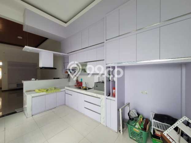 Rumah Nyaman dengan 4 Kamar Tidur dan 4 Kamar Mandi di Kawasan , Semarang Rumah Nyaman dengan 4 Kamar Tidur dan 4 Kamar Mandi di Kawasan , Semarang