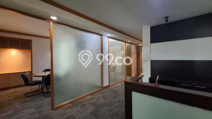 Unit Kantor Disewakan di Simpang Lima di Area Ramai & Strategis Unit Kantor Disewakan di Simpang Lima di Area Ramai & Strategis