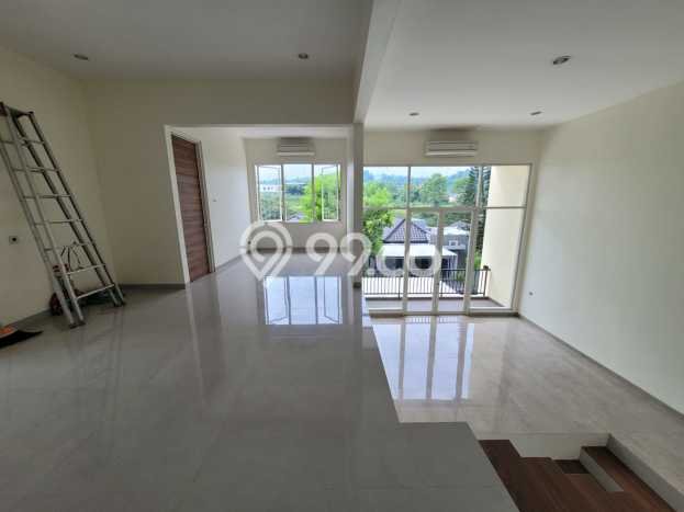 Jual Rumah Luas Megah Dengan View Cantik di Candi Golf, Semarang Jual Rumah Luas Megah Dengan View Cantik di Candi Golf, Semarang