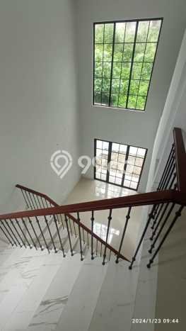 GOOD DEAL! Rumah Premium di , LT 240m2m² LB 310m2m² GOOD DEAL! Rumah Premium di , LT 240m2m² LB 310m2m²
