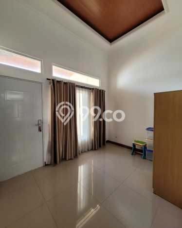 Rumah Nyaman dengan 4 Kamar Tidur dan 4 Kamar Mandi di Kawasan , Semarang Rumah Nyaman dengan 4 Kamar Tidur dan 4 Kamar Mandi di Kawasan , Semarang