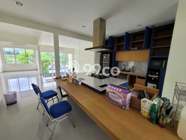 Jual Rumah Luas Megah Dengan View Cantik di Candi Golf, Semarang Jual Rumah Luas Megah Dengan View Cantik di Candi Golf, Semarang