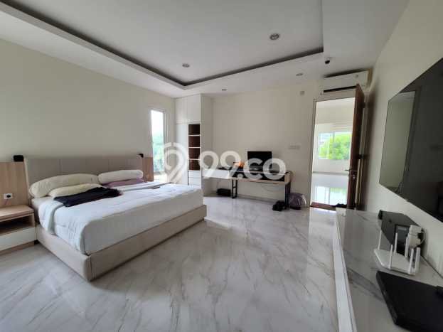 Jual Rumah Luas Megah Dengan View Cantik di Candi Golf, Semarang Jual Rumah Luas Megah Dengan View Cantik di Candi Golf, Semarang