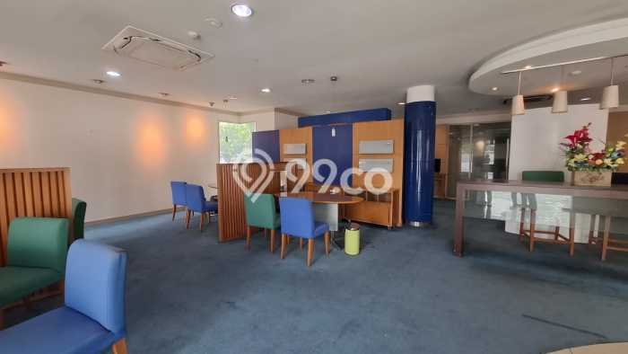 Unit Kantor Disewakan di Simpang Lima di Area Ramai & Strategis Unit Kantor Disewakan di Simpang Lima di Area Ramai & Strategis