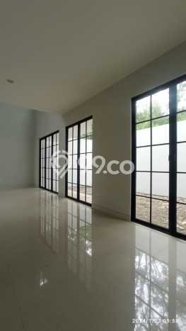 GOOD DEAL! Rumah Premium di , LT 240m2m² LB 310m2m² GOOD DEAL! Rumah Premium di , LT 240m2m² LB 310m2m²