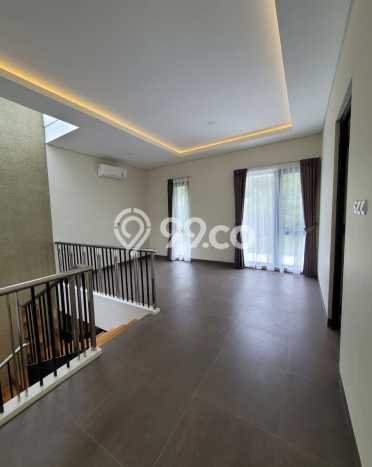 Rumah Elit LB 200m2 Siap Pakai Desain Elegan di Candi Golf, Semarang Rumah Elit LB 200m2 Siap Pakai Desain Elegan di Candi Golf, Semarang