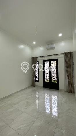 Dijual Rumah Luas Elegan Dengan View Cantik di Kav DKI, Jakarta Barat Dijual Rumah Luas Elegan Dengan View Cantik di Kav DKI, Jakarta Barat