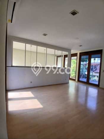 PRIME AREA! Rumah kawasan Kebayoran Baru, 3 KM, Lingkungan Elite, Luas 143m2m² Bangunan 127m2m² PRIME AREA! Rumah kawasan Kebayoran Baru, 3 KM, Lingkungan Elite, Luas 143m2m² Bangunan 127m2m²
