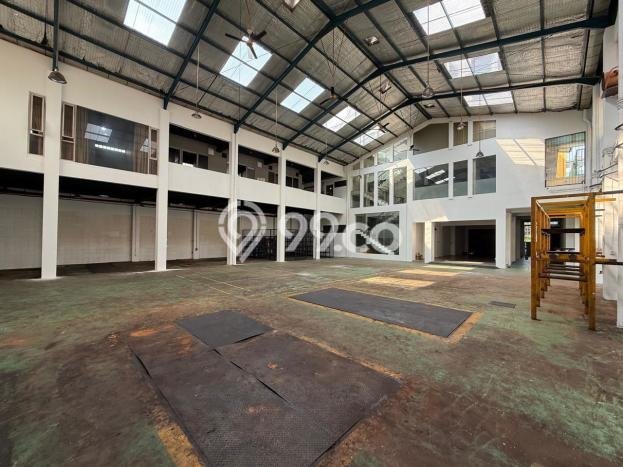 Ruko Area Komersial Kawasan Kebayoran Lama, Luas 1611m2m², Siap Operasional Ruko Area Komersial Kawasan Kebayoran Lama, Luas 1611m2m², Siap Operasional