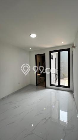 Rumah EXCLUSIVE! di Kebayoran Lama, Jakarta Selatan, LT 130m2m² Bangunan 350m2m², BISA KPR Rumah EXCLUSIVE! di Kebayoran Lama, Jakarta Selatan, LT 130m2m² Bangunan 350m2m², BISA KPR