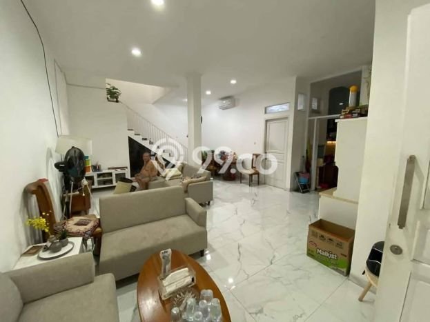 Rumah Modern 4 KT di Graha Raya Tangerang Selatan Semi Furnished Rumah Modern 4 KT di Graha Raya Tangerang Selatan Semi Furnished