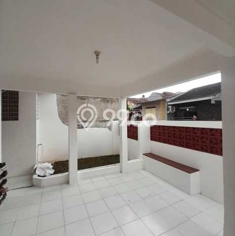 Rumah Strategis Modern Lb 160m2 di Ciputat, Tangerang Selatan Rumah Strategis Modern Lb 160m2 di Ciputat, Tangerang Selatan