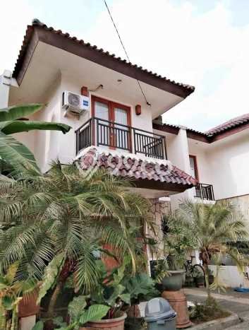 Rumah Modern 3 KT di Cirendeu Jakarta Selatan Semi Furnished Rumah Modern 3 KT di Cirendeu Jakarta Selatan Semi Furnished