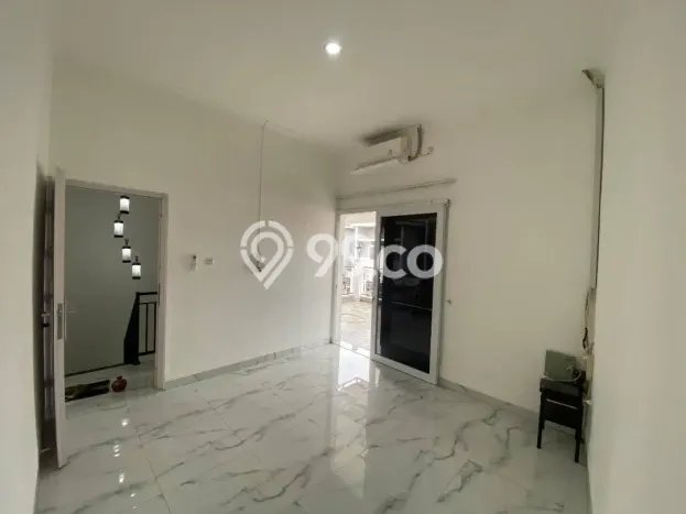 Kesempatan Langka Memiliki Rumah LT 74m² / LB 120m² di Pusat Kota Meruya, Jakarta Barat Kesempatan Langka Memiliki Rumah LT 74m² / LB 120m² di Pusat Kota Meruya, Jakarta Barat