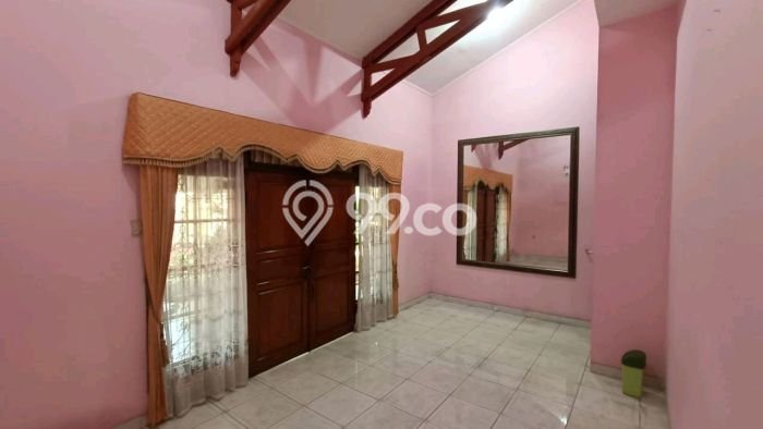 Ready to Use! Premium House LT 595m2 Desain Elegan di Meruya Ready to Use! Premium House LT 595m2 Desain Elegan di Meruya