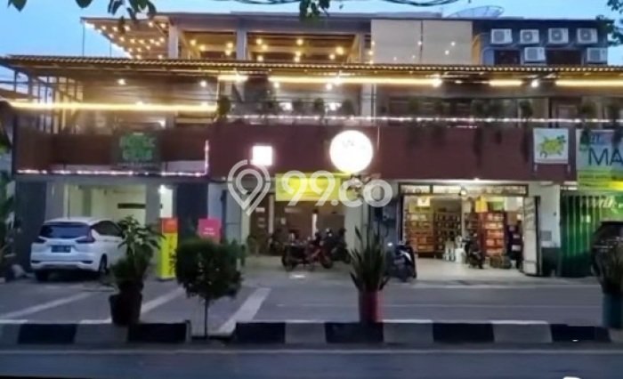 Area Ramai! Ruko Dijual di Genteng untuk Bisnis Luas Bangunan 760m2 Area Ramai! Ruko Dijual di Genteng untuk Bisnis Luas Bangunan 760m2