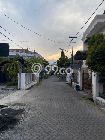 Rumah Mewah LB 205m2 Siap Pakai Desain Elegan di Manyar, Surabaya Rumah Mewah LB 205m2 Siap Pakai Desain Elegan di Manyar, Surabaya