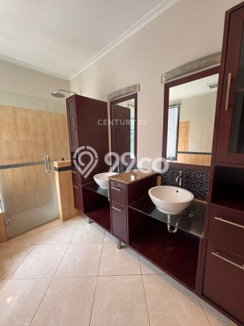 Ready to Use! Luxury House LT 883m2 Desain Modern di Gandaria Ready to Use! Luxury House LT 883m2 Desain Modern di Gandaria
