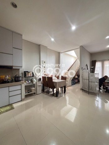 Rumah Mewah LB 156m2 Siap Pakai Desain Elegan di Bintaro, Tangerang Selatan Rumah Mewah LB 156m2 Siap Pakai Desain Elegan di Bintaro, Tangerang Selatan
