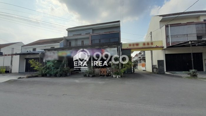 Area Ramai! Ruko Dijual di Kartasura untuk Bisnis Luas Bangunan 200m2 Area Ramai! Ruko Dijual di Kartasura untuk Bisnis Luas Bangunan 200m2