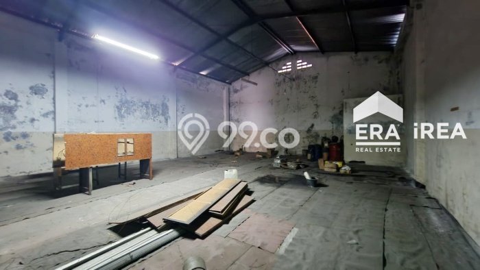 Untuk Dijual Komersial di Pasar Kliwon Solo LT 230m2 / LB 230m2 Untuk Dijual Komersial di Pasar Kliwon Solo LT 230m2 / LB 230m2
