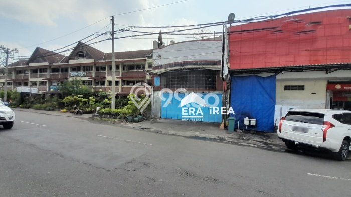 Unit Ruko Paling Strategis di Banjarsari Solo dengan LB 300m2 Unit Ruko Paling Strategis di Banjarsari Solo dengan LB 300m2