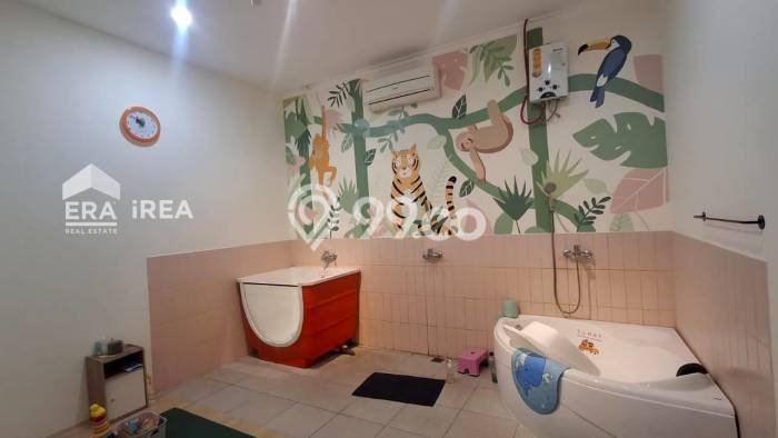 Unit Komersial Dijual di Pakualaman Yogyakarta Luas Tanah 324m2, Luas Bangunan 250m2 Unit Komersial Dijual di Pakualaman Yogyakarta Luas Tanah 324m2, Luas Bangunan 250m2