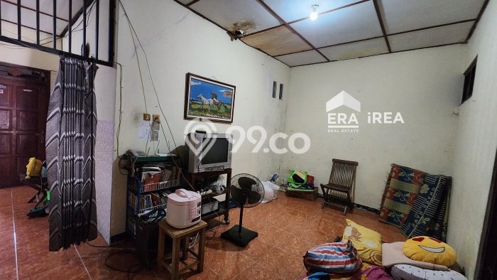 Dijual Segera Kost 11 Kamar, 4 Kamar Mandi di Laweyan, Solo, Luas 382m2 Dijual Segera Kost 11 Kamar, 4 Kamar Mandi di Laweyan, Solo, Luas 382m2