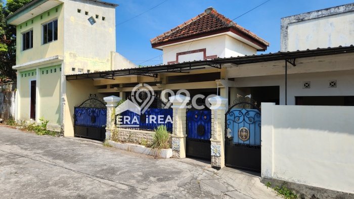 Dijual Segera Kost 11 Kamar, 4 Kamar Mandi di Laweyan, Solo, Luas 382m2 Dijual Segera Kost 11 Kamar, 4 Kamar Mandi di Laweyan, Solo, Luas 382m2