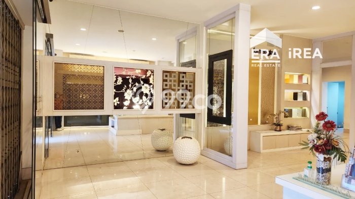 Unit Ruko Disewa Lokasi Banjarsari, Solo Spesifikasi Luas Bangunan 528m2 Unit Ruko Disewa Lokasi Banjarsari, Solo Spesifikasi Luas Bangunan 528m2