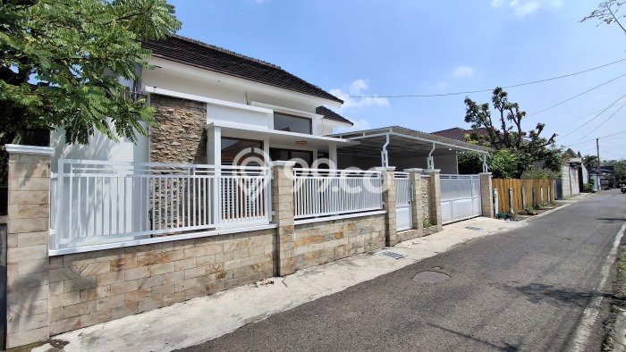 Rumah Strategis Modern Lb 136m2 di Serengan, Solo Rumah Strategis Modern Lb 136m2 di Serengan, Solo