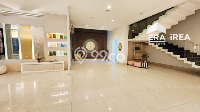 Unit Ruko Disewa Lokasi Banjarsari, Solo Spesifikasi Luas Bangunan 528m2 Unit Ruko Disewa Lokasi Banjarsari, Solo Spesifikasi Luas Bangunan 528m2