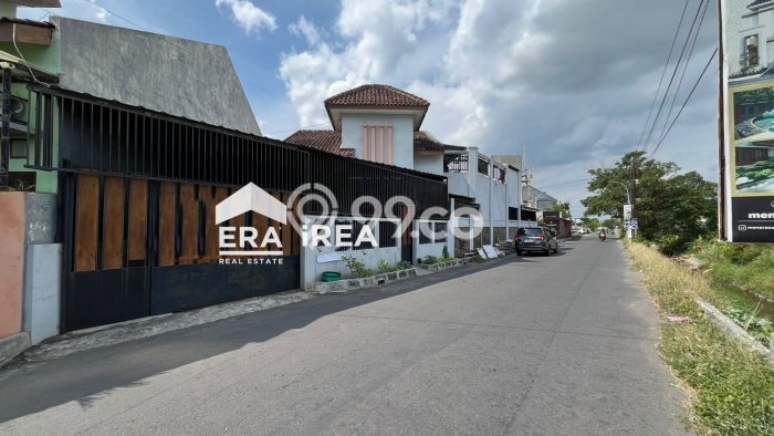 For Sale Rumah 4 Kamar Lokasi Ideal Bagus dan Strategis di Colomadu For Sale Rumah 4 Kamar Lokasi Ideal Bagus dan Strategis di Colomadu