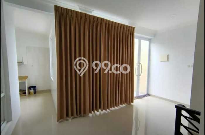 For Sale! Luxury House LT 160m2 Desain Elegan di Meruya For Sale! Luxury House LT 160m2 Desain Elegan di Meruya