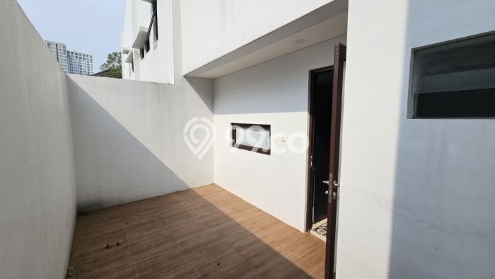Dijual Hunian Rumah Terawat 3 Kamar di BSD Castilla, Tangerang Dijual Hunian Rumah Terawat 3 Kamar di BSD Castilla, Tangerang