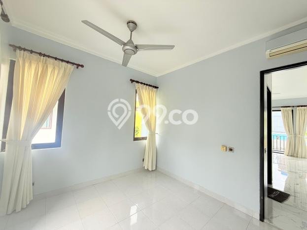 Rumah Mewah LB 325m2 Siap Pakai Desain Elegan di Sentul City, Bogor Rumah Mewah LB 325m2 Siap Pakai Desain Elegan di Sentul City, Bogor