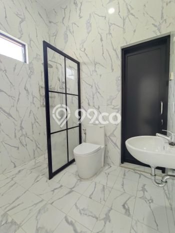 For Sale! Luxury House LT 212m2 Desain Elegan di Sentul City For Sale! Luxury House LT 212m2 Desain Elegan di Sentul City