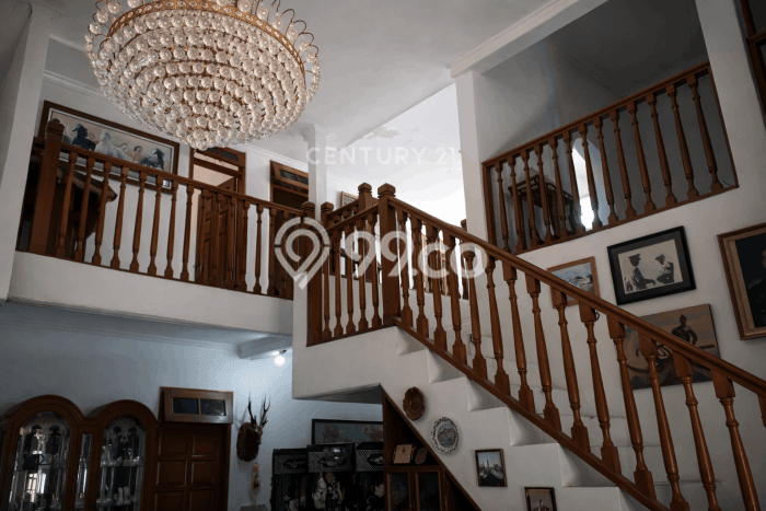 Hunian Elit LB 362m2 Siap Huni Desain Elegan di Maguwoharjo, Yogyakarta Hunian Elit LB 362m2 Siap Huni Desain Elegan di Maguwoharjo, Yogyakarta