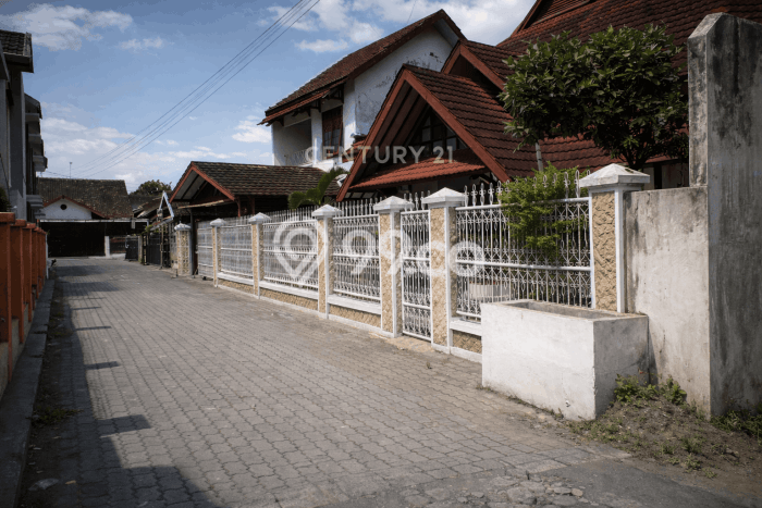 Hunian Elit LB 362m2 Siap Huni Desain Elegan di Maguwoharjo, Yogyakarta Hunian Elit LB 362m2 Siap Huni Desain Elegan di Maguwoharjo, Yogyakarta